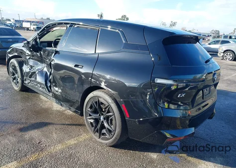 2024 BMW Ix xDrive50 z USA, uszkodzony, nr VIN WB523CF08RCP73895